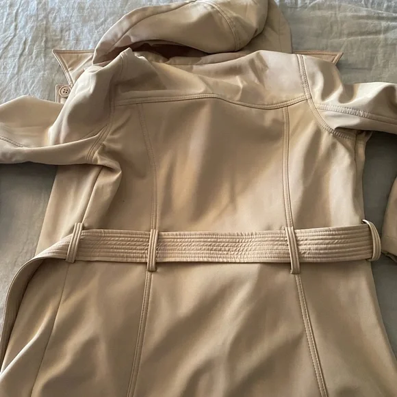🆕 Covington trench coat. Women’s size medium. - Picture 5 of 5